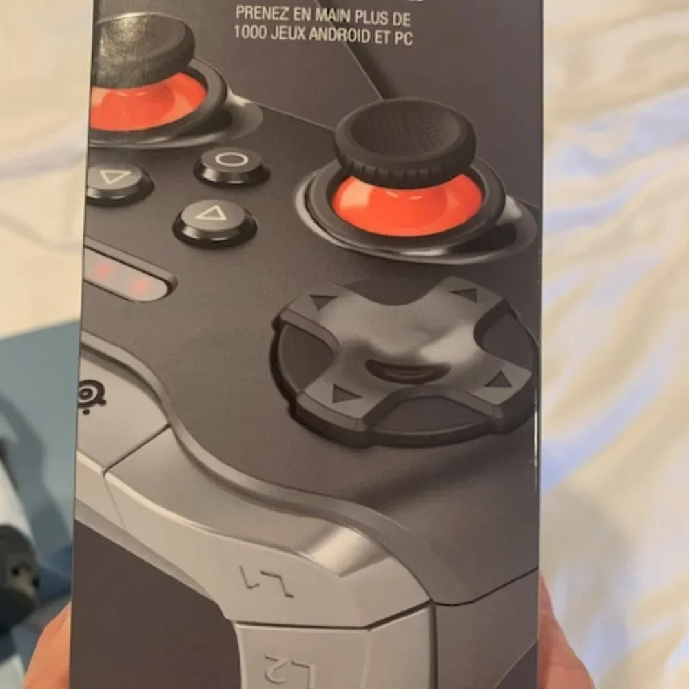 NEW SkullCandy, 2 GearVR Powered by Oculus and 1 Steelseries Stratus XL console